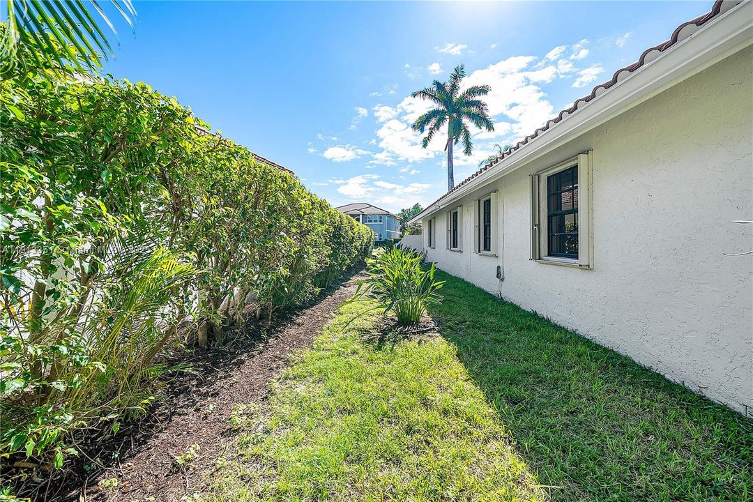 For Sale: $1,050,000 (4 beds, 2 baths, 2360 Square Feet)