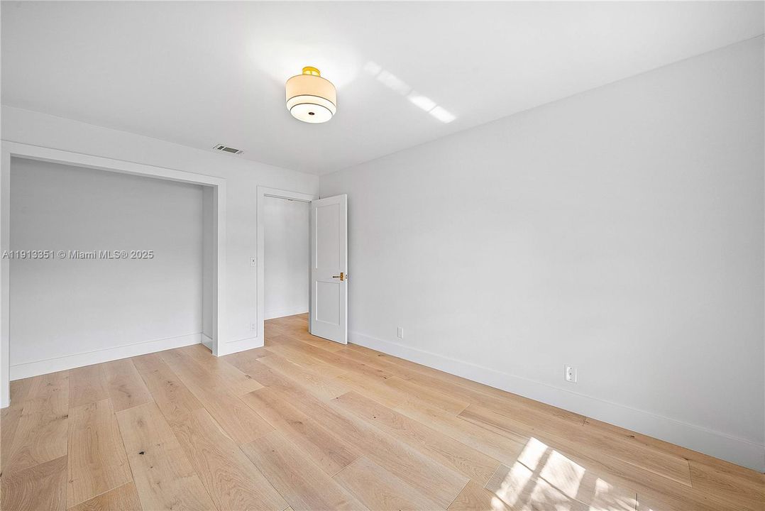 For Sale: $1,050,000 (4 beds, 2 baths, 2360 Square Feet)