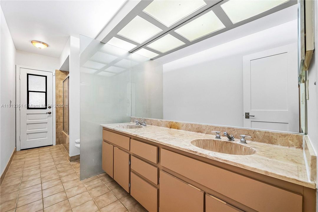 For Sale: $1,050,000 (4 beds, 2 baths, 2360 Square Feet)