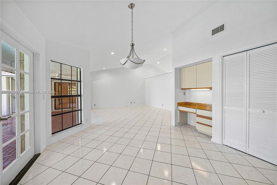 For Sale: $1,050,000 (4 beds, 2 baths, 2360 Square Feet)