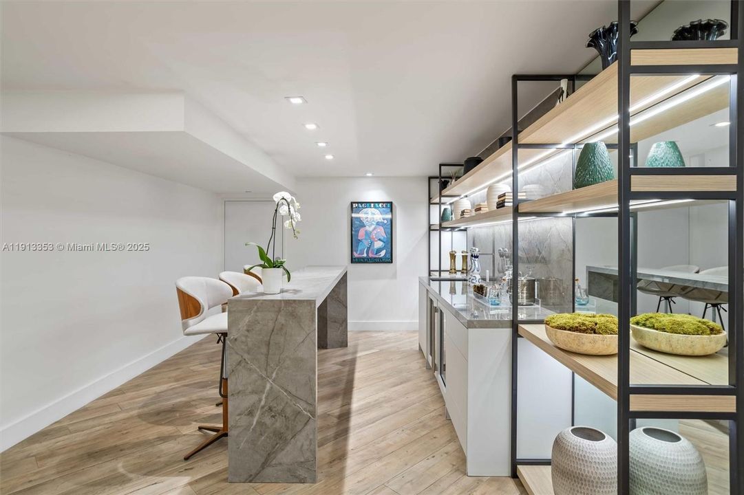 待售: $5,500,000 (3 贝兹, 3 浴室, 2480 平方英尺)