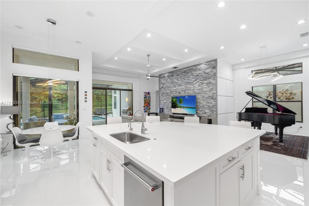 Activo con contrato: $1,650,000 (3 camas, 3 baños, 2460 Pies cuadrados)