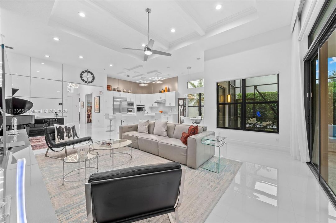 Activo con contrato: $1,650,000 (3 camas, 3 baños, 2460 Pies cuadrados)