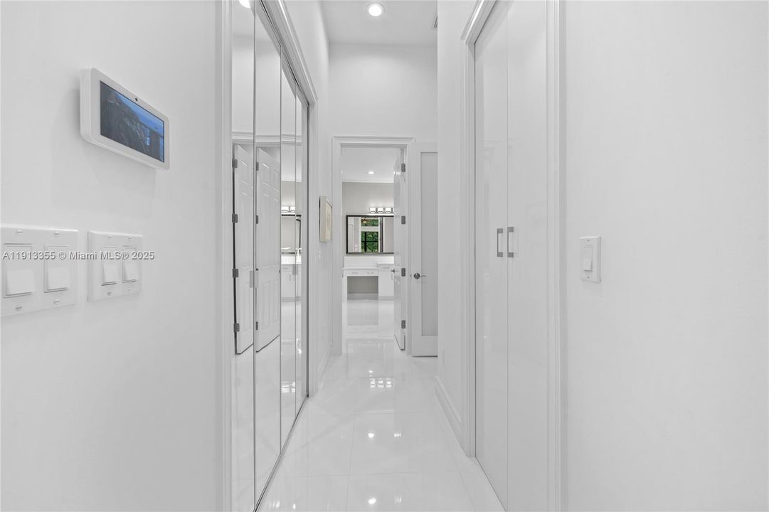 Activo con contrato: $1,650,000 (3 camas, 3 baños, 2460 Pies cuadrados)