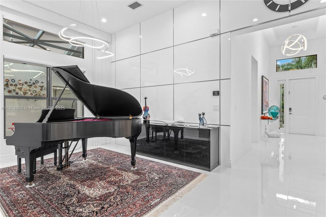 Activo con contrato: $1,650,000 (3 camas, 3 baños, 2460 Pies cuadrados)