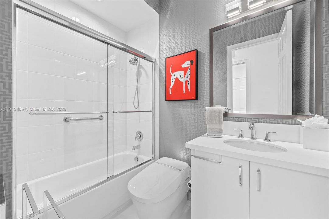 Activo con contrato: $1,650,000 (3 camas, 3 baños, 2460 Pies cuadrados)