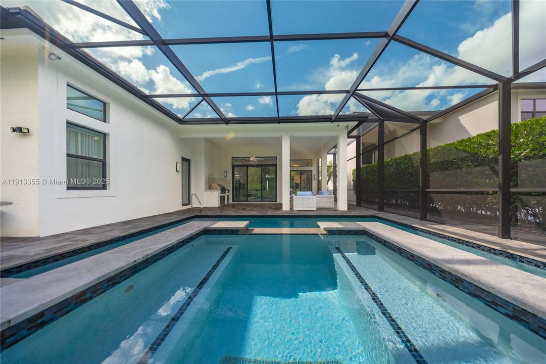 Activo con contrato: $1,650,000 (3 camas, 3 baños, 2460 Pies cuadrados)