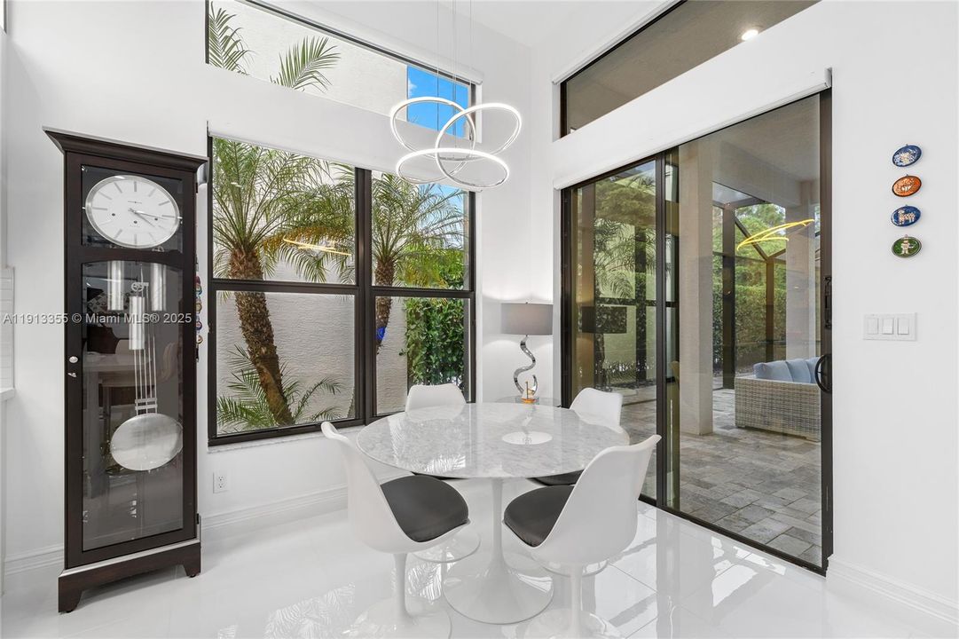 Activo con contrato: $1,650,000 (3 camas, 3 baños, 2460 Pies cuadrados)