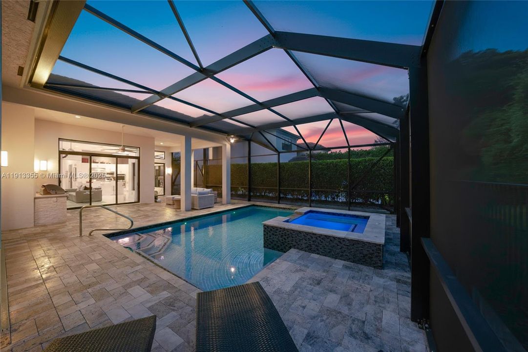 Activo con contrato: $1,650,000 (3 camas, 3 baños, 2460 Pies cuadrados)