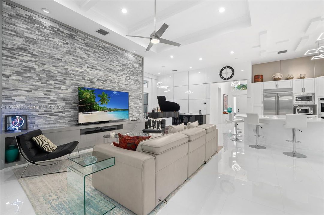 Activo con contrato: $1,650,000 (3 camas, 3 baños, 2460 Pies cuadrados)