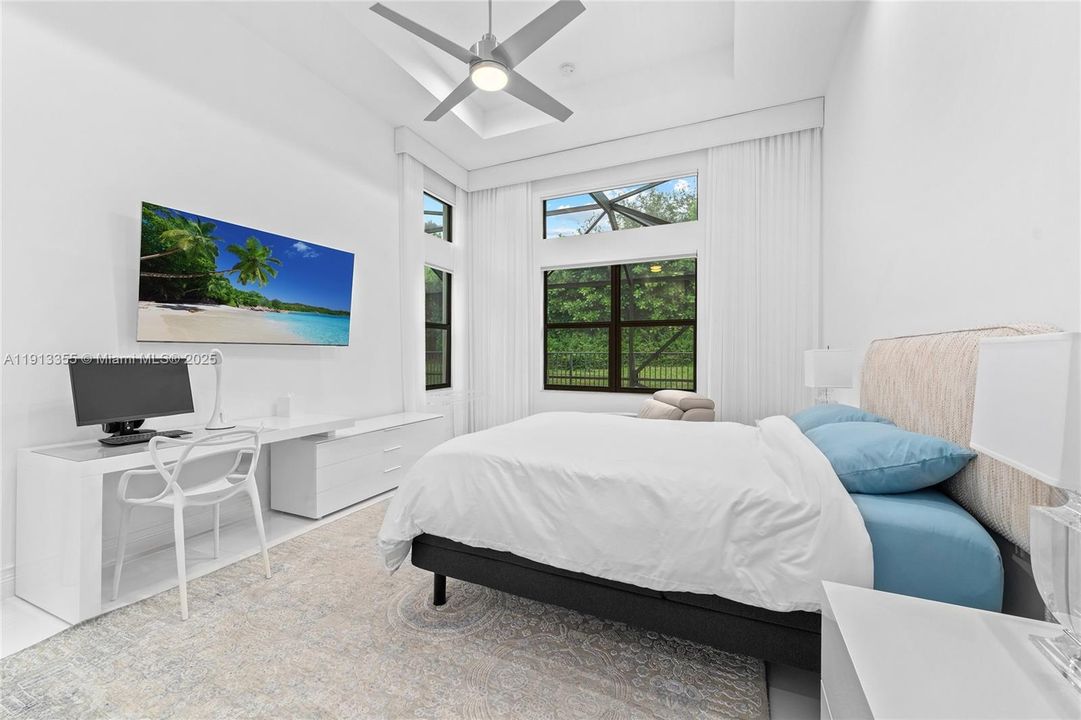 Activo con contrato: $1,650,000 (3 camas, 3 baños, 2460 Pies cuadrados)