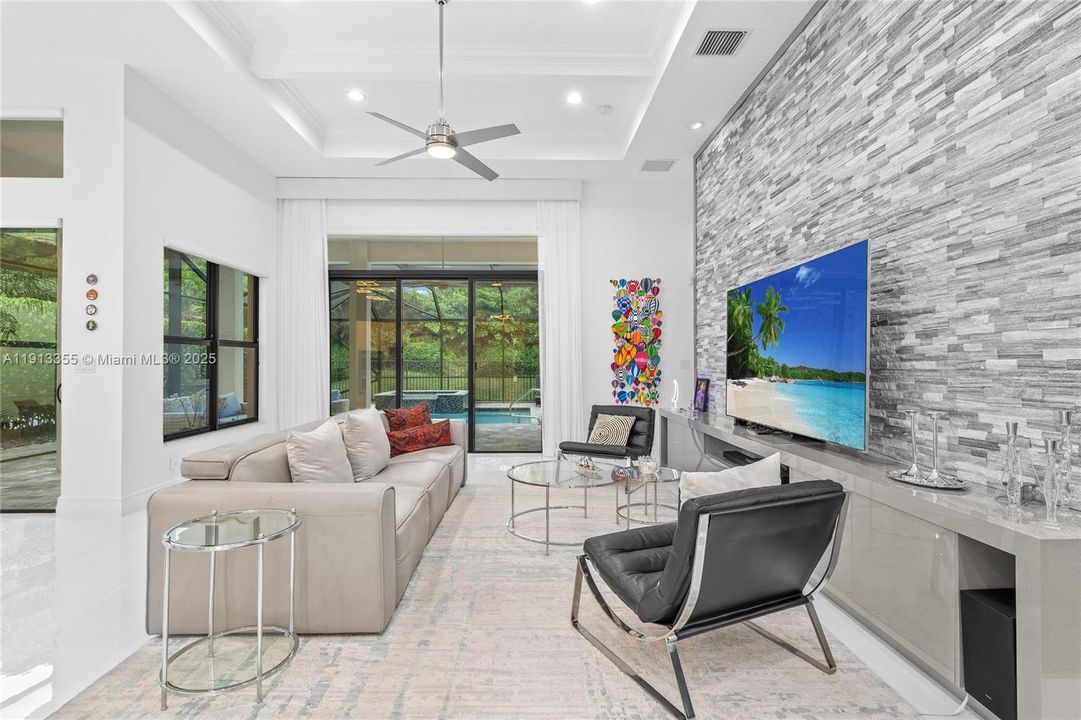 Activo con contrato: $1,650,000 (3 camas, 3 baños, 2460 Pies cuadrados)