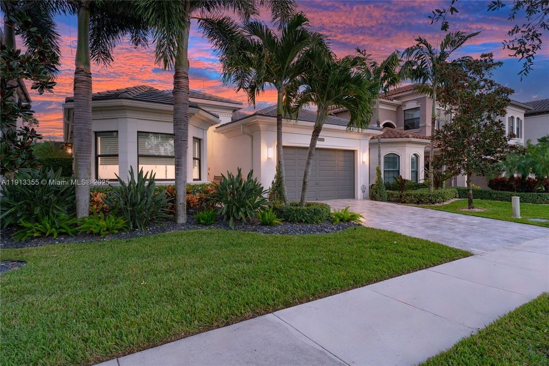 Activo con contrato: $1,650,000 (3 camas, 3 baños, 2460 Pies cuadrados)