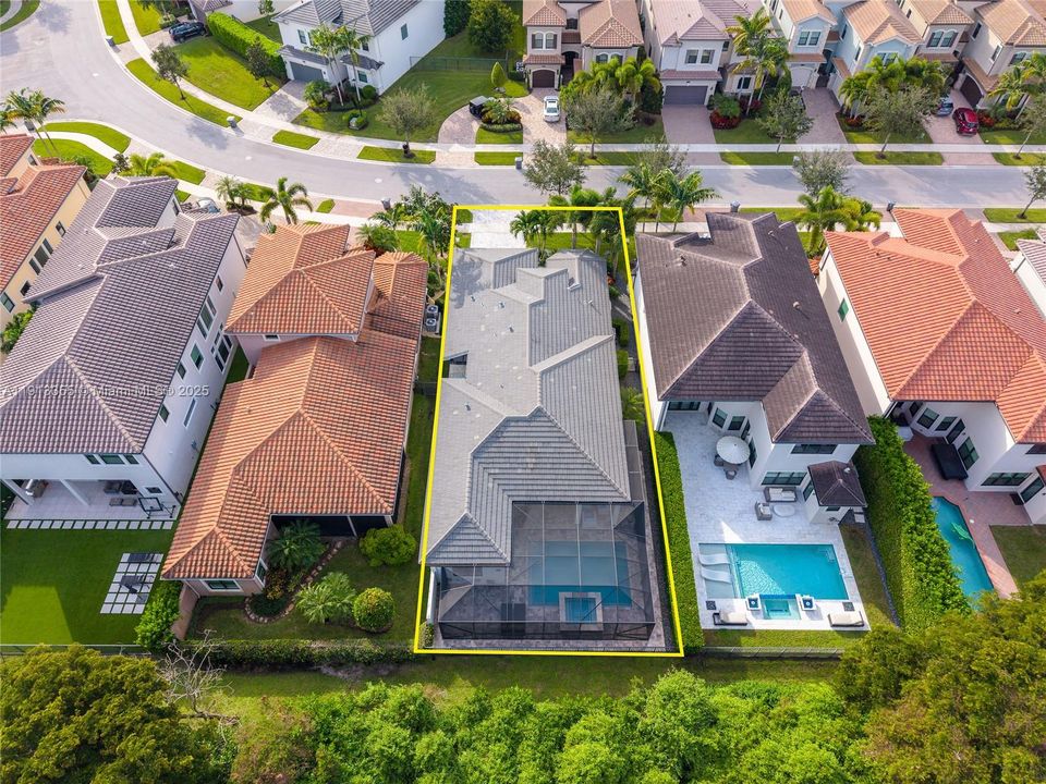 Activo con contrato: $1,650,000 (3 camas, 3 baños, 2460 Pies cuadrados)