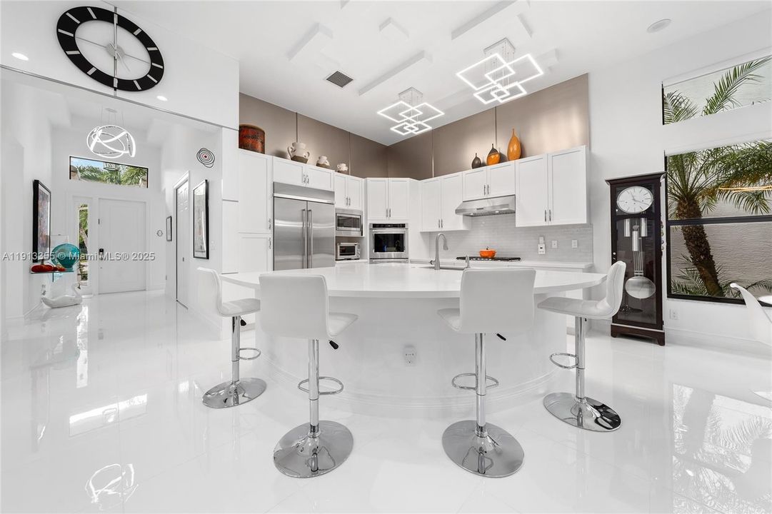 Activo con contrato: $1,650,000 (3 camas, 3 baños, 2460 Pies cuadrados)