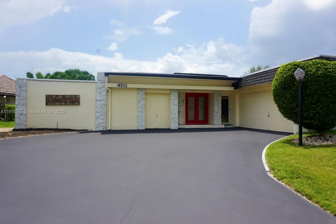 На продажу: $635,000 (3 спален, 2 ванн, 3224 Квадратных фут)