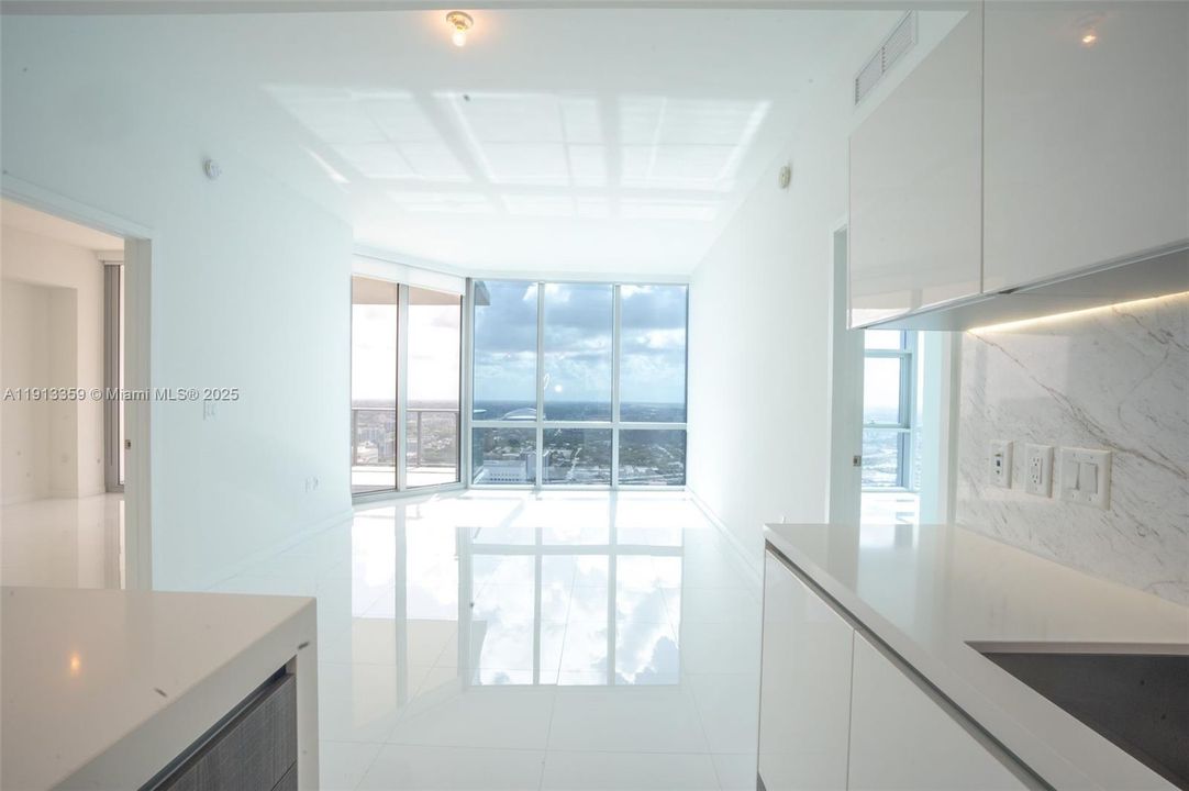 Active With Contract: $7,000 (2 beds, 3 baths, 1498 Square Feet)