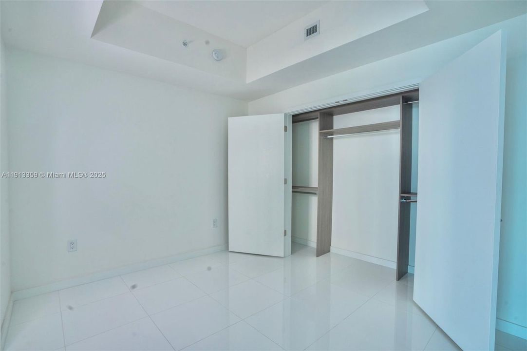 Active With Contract: $7,000 (2 beds, 3 baths, 1498 Square Feet)