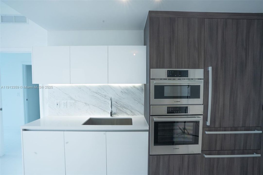 Active With Contract: $7,000 (2 beds, 3 baths, 1498 Square Feet)