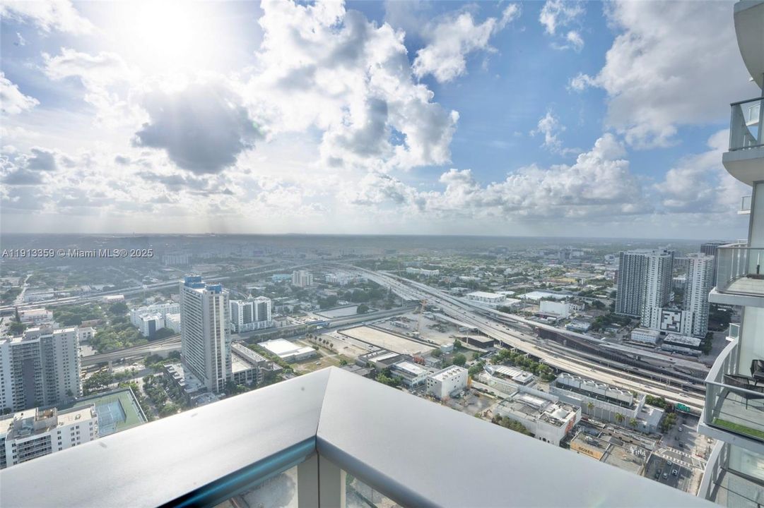 Active With Contract: $7,000 (2 beds, 3 baths, 1498 Square Feet)