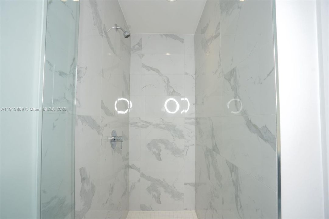 Active With Contract: $7,000 (2 beds, 3 baths, 1498 Square Feet)