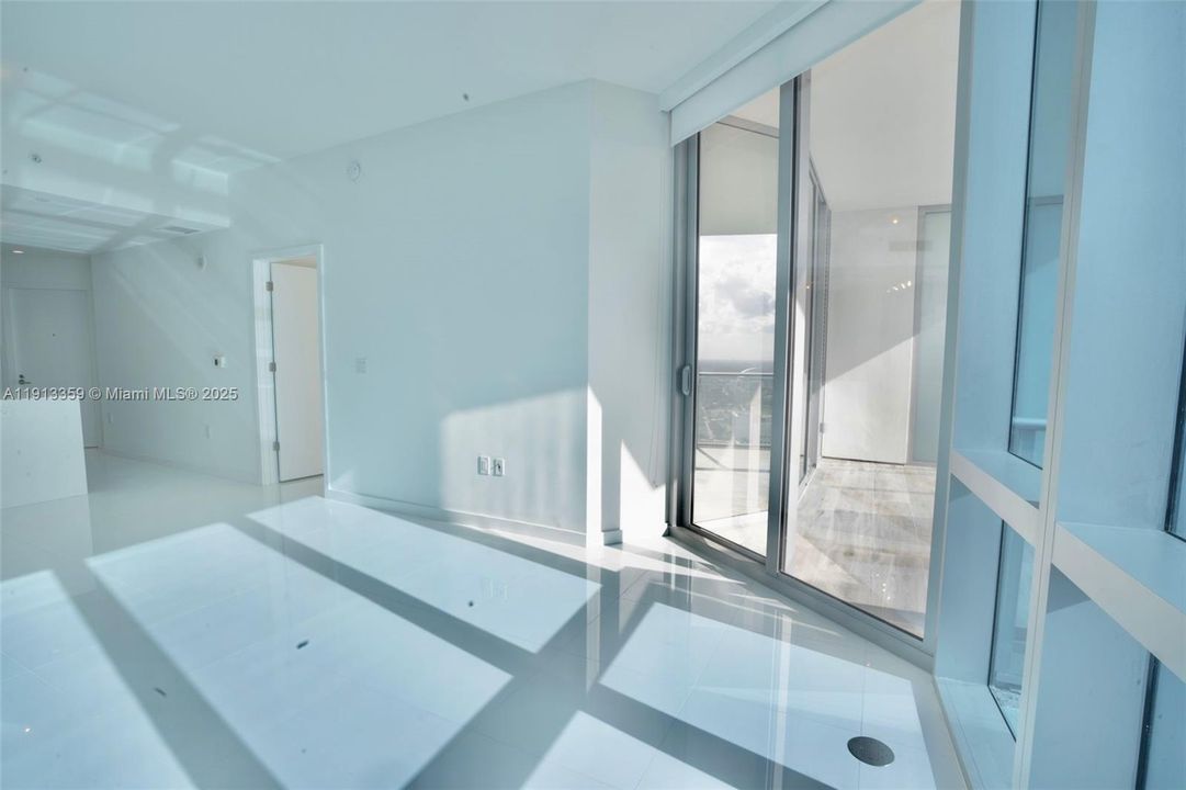 Active With Contract: $7,000 (2 beds, 3 baths, 1498 Square Feet)