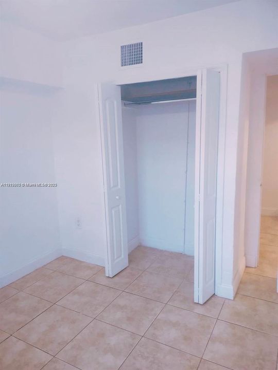 Active With Contract: $325,000 (3 beds, 1 baths, 950 Square Feet)