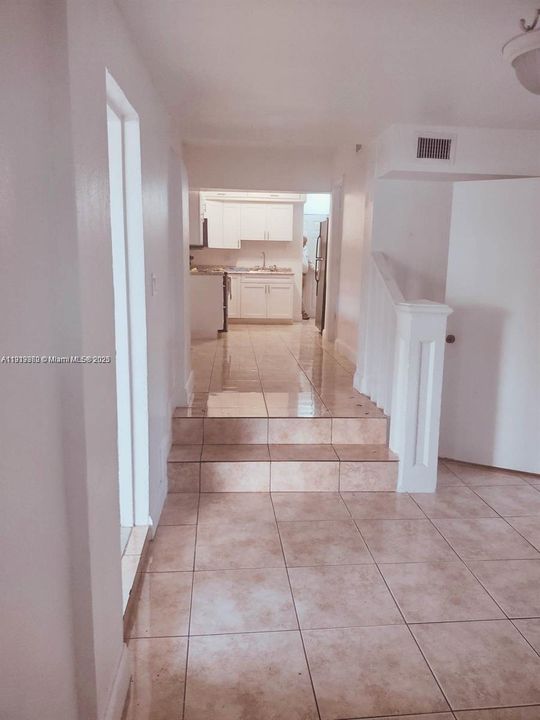 Active With Contract: $325,000 (3 beds, 1 baths, 950 Square Feet)