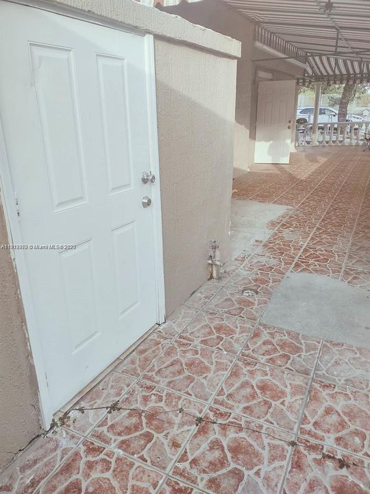 Active With Contract: $325,000 (3 beds, 1 baths, 950 Square Feet)