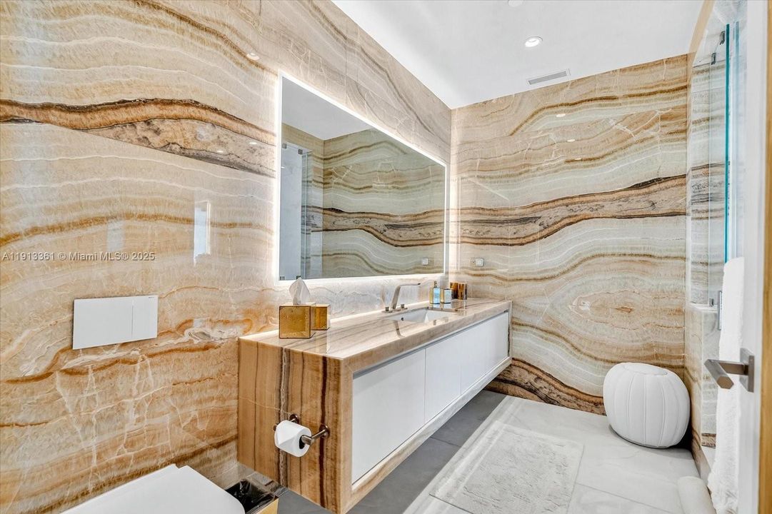 For Sale: $10,900,000 (5 beds, 7 baths, 4131 Square Feet)