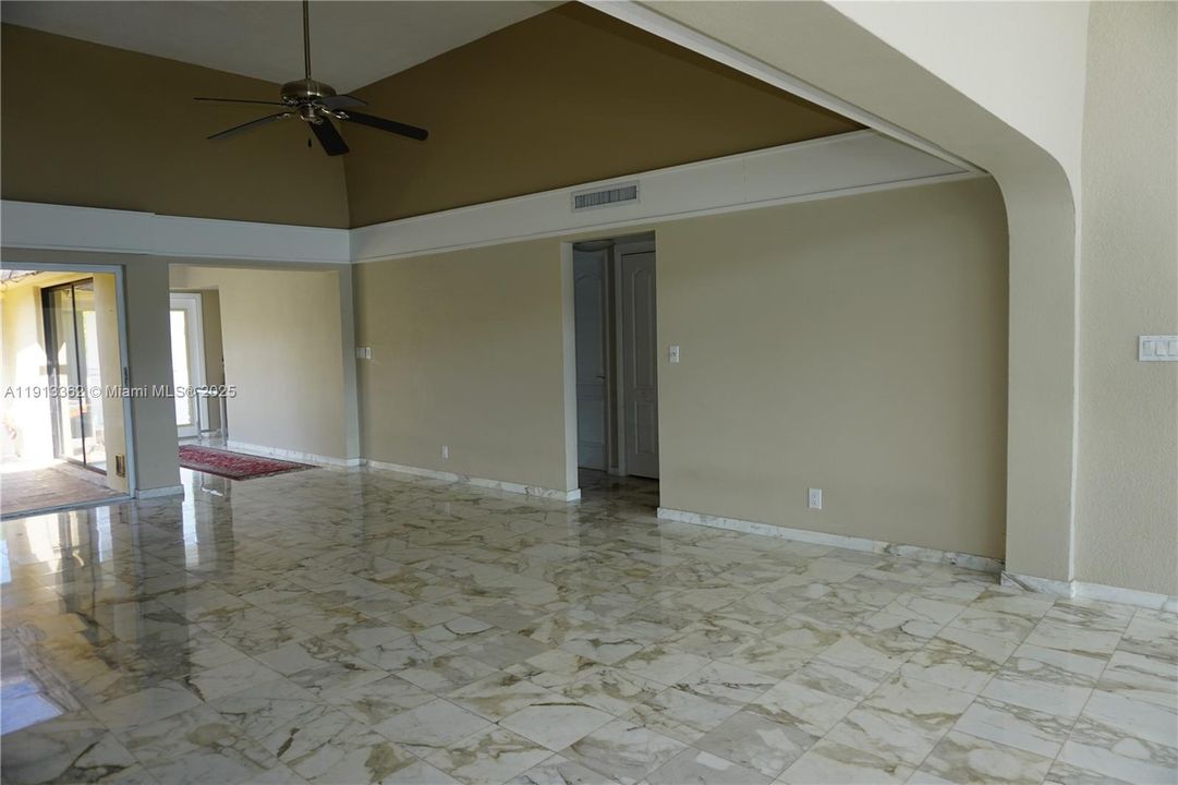 For Rent: $4,750 (3 beds, 2 baths, 3224 Square Feet)