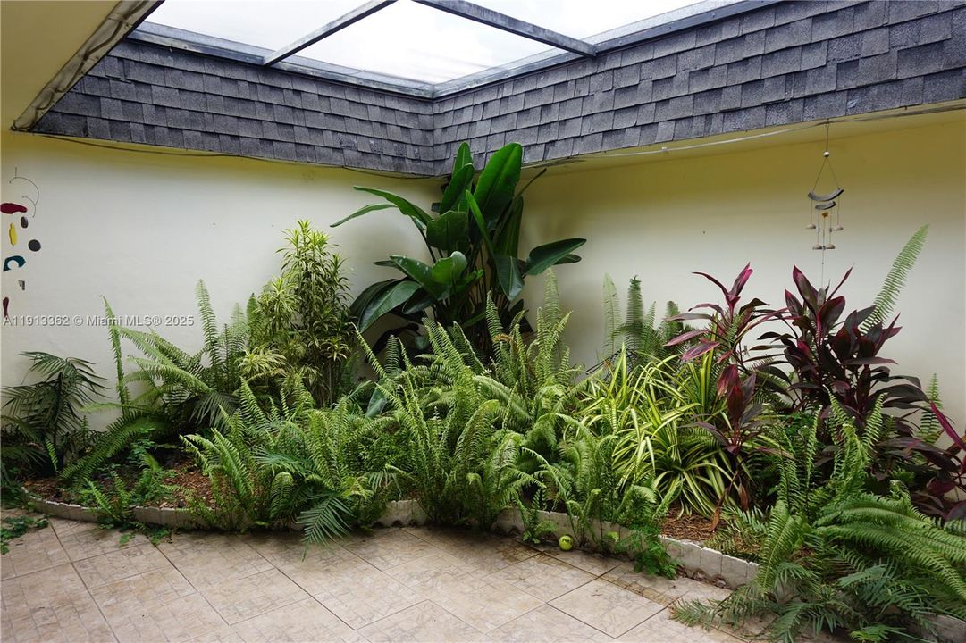 For Rent: $4,750 (3 beds, 2 baths, 3224 Square Feet)