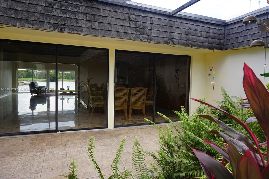 For Rent: $4,750 (3 beds, 2 baths, 3224 Square Feet)