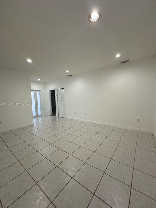 Active With Contract: $3,700 (3 beds, 2 baths, 1728 Square Feet)