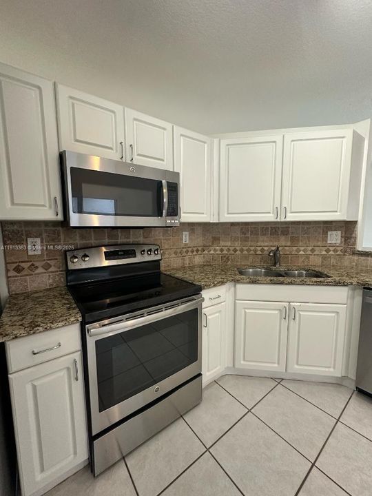 Active With Contract: $3,700 (3 beds, 2 baths, 1728 Square Feet)