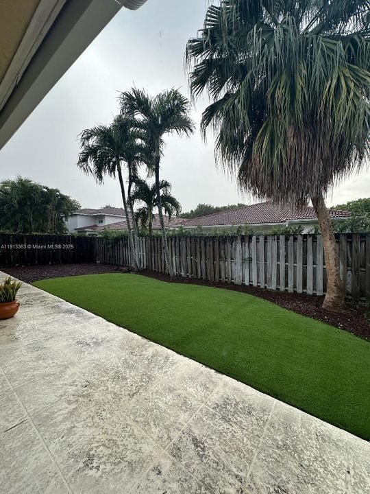 Active With Contract: $3,700 (3 beds, 2 baths, 1728 Square Feet)