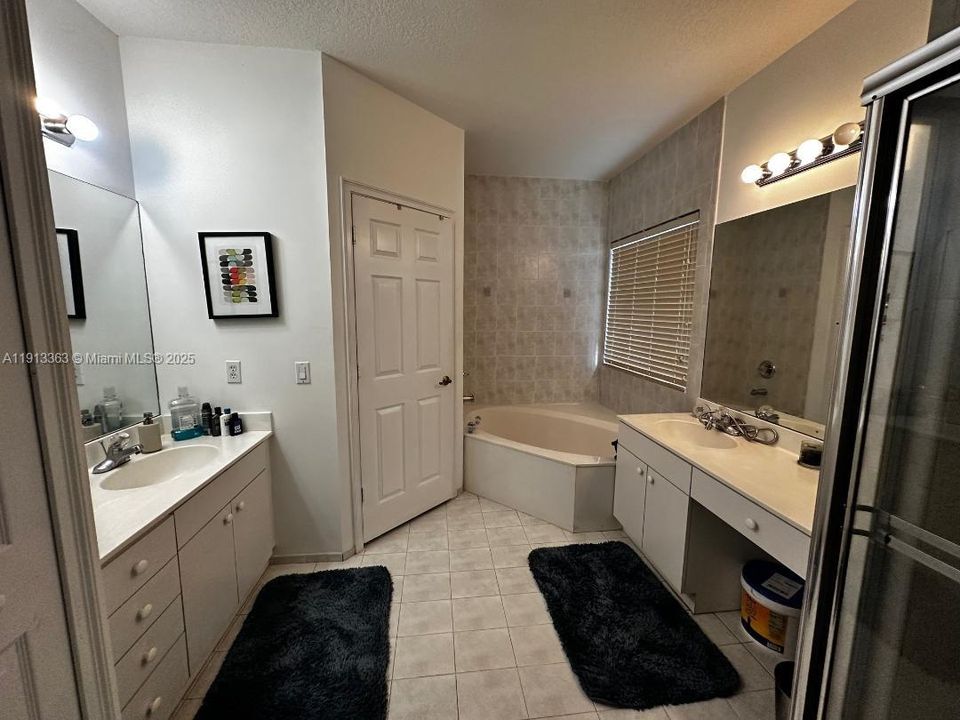 Active With Contract: $3,700 (3 beds, 2 baths, 1728 Square Feet)