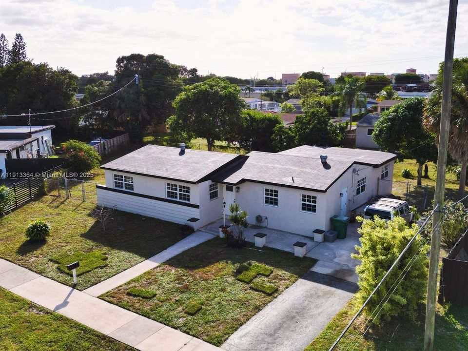 合同活跃: $570,000 (3 贝兹, 2 浴室, 1603 平方英尺)