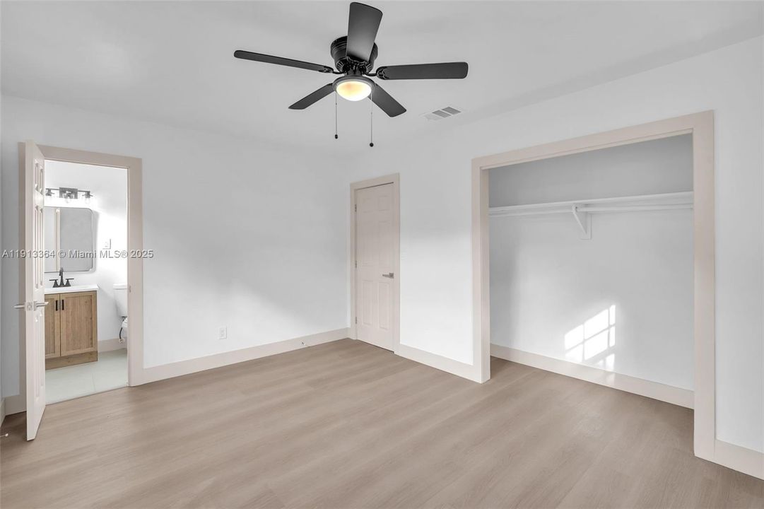 合同活跃: $570,000 (3 贝兹, 2 浴室, 1603 平方英尺)