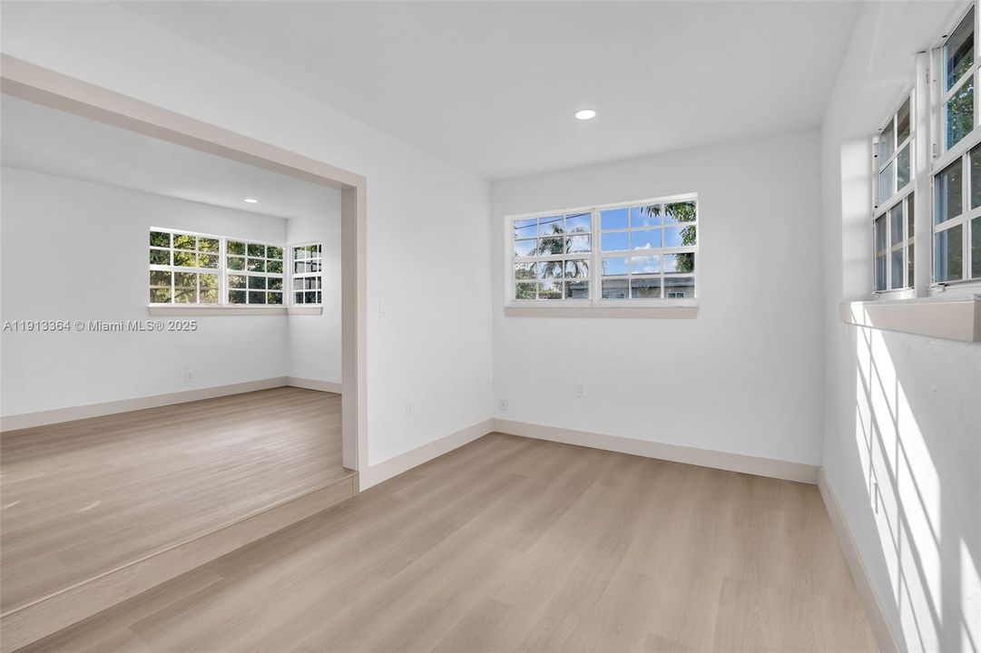 合同活跃: $570,000 (3 贝兹, 2 浴室, 1603 平方英尺)