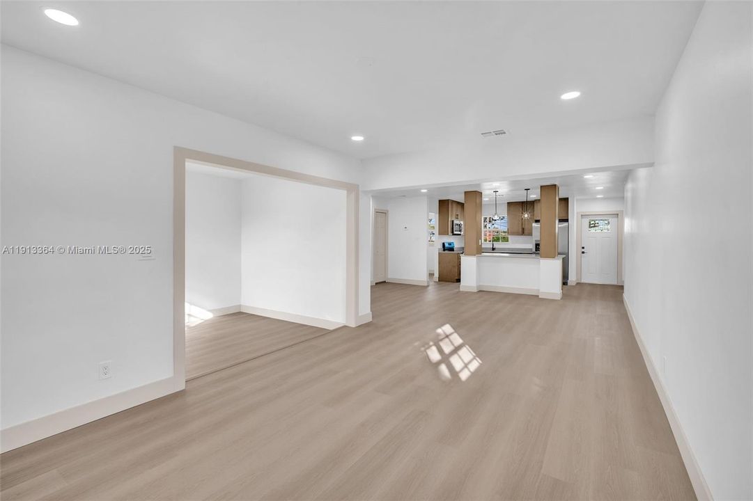 合同活跃: $570,000 (3 贝兹, 2 浴室, 1603 平方英尺)