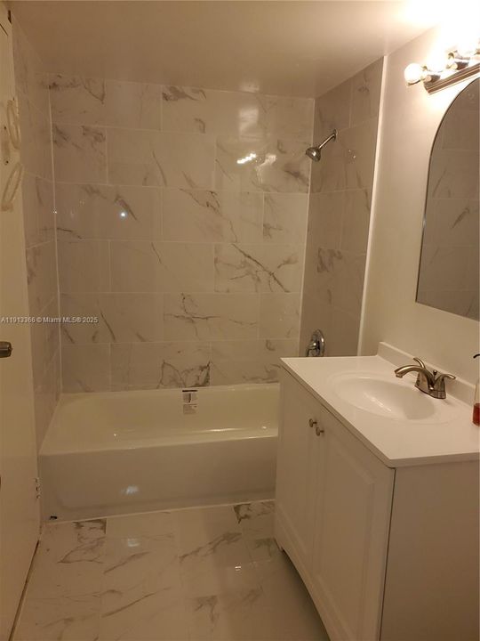 На продажу: $79,900 (1 спален, 1 ванн, 705 Квадратных фут)