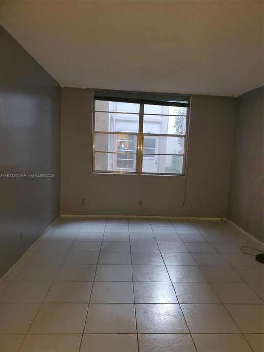 На продажу: $79,900 (1 спален, 1 ванн, 705 Квадратных фут)