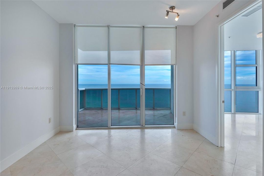 合同活跃: $6,850 (2 贝兹, 2 浴室, 1570 平方英尺)