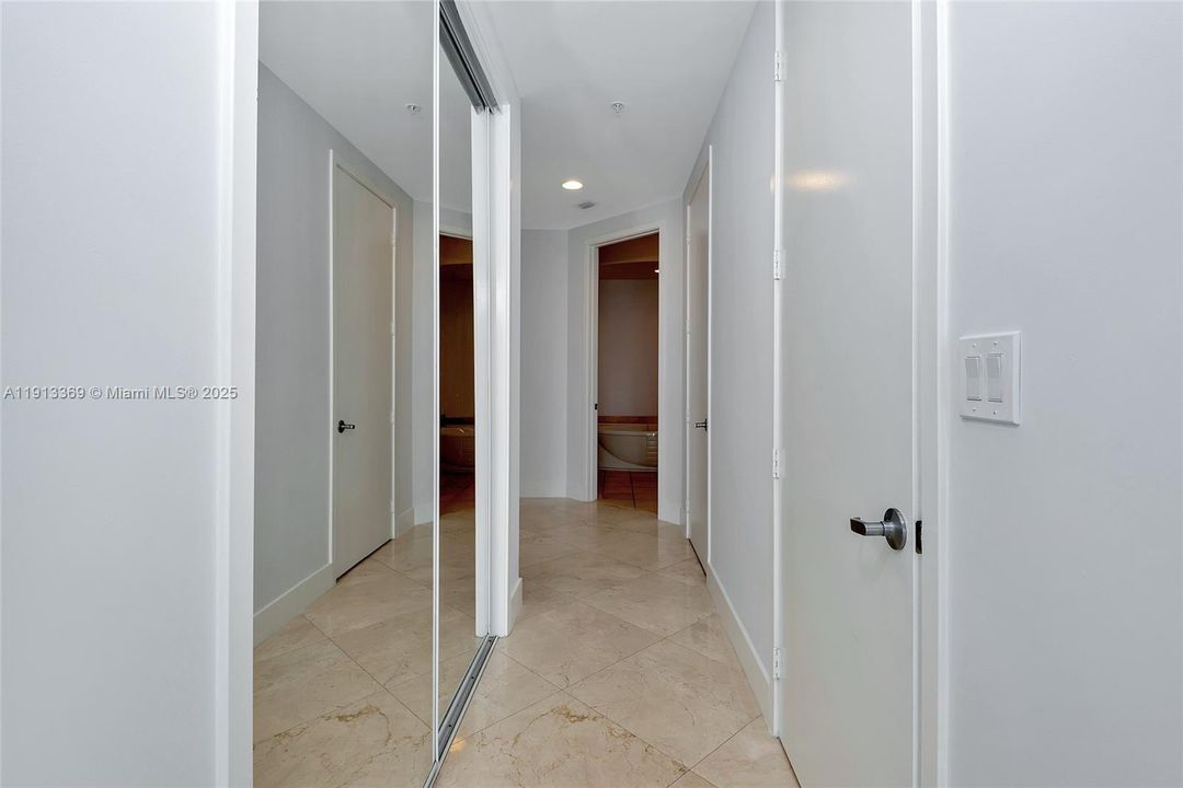 合同活跃: $6,850 (2 贝兹, 2 浴室, 1570 平方英尺)