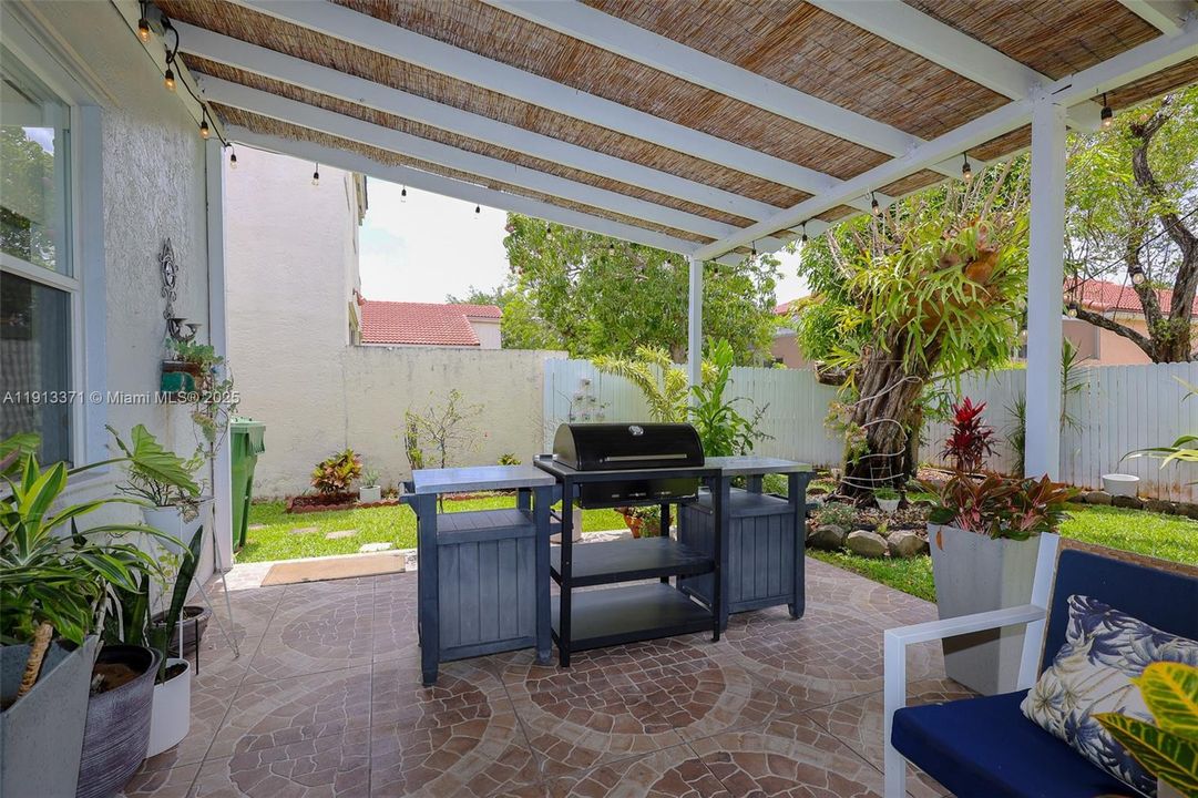 Activo con contrato: $3,700 (3 camas, 2 baños, 1902 Pies cuadrados)