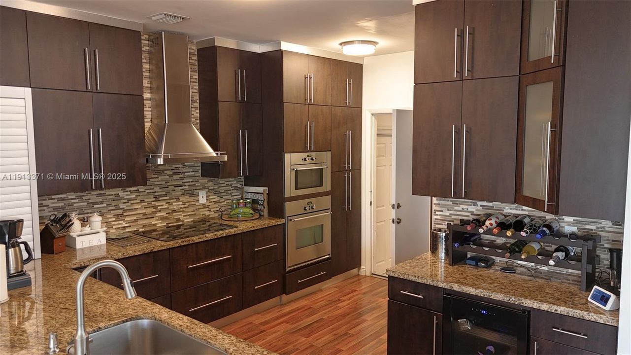 Activo con contrato: $3,700 (3 camas, 2 baños, 1902 Pies cuadrados)