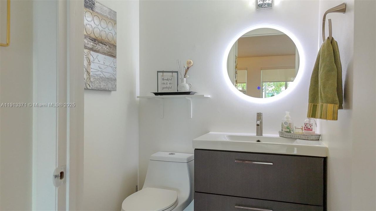 Activo con contrato: $3,700 (3 camas, 2 baños, 1902 Pies cuadrados)