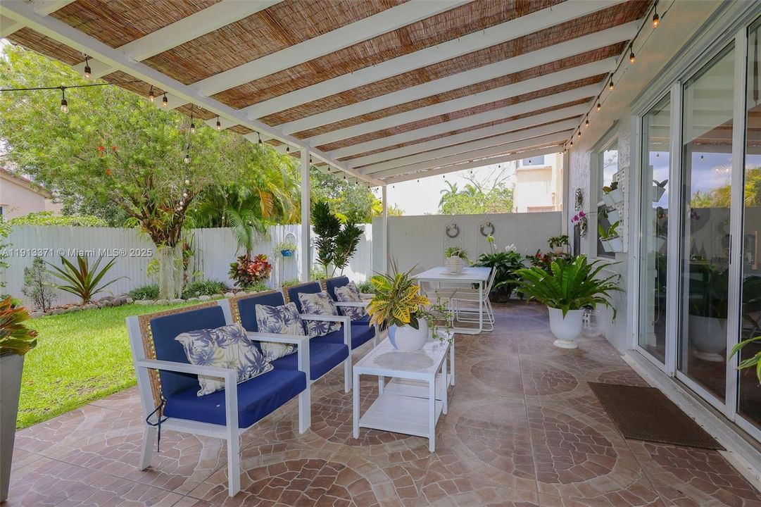 Activo con contrato: $3,700 (3 camas, 2 baños, 1902 Pies cuadrados)