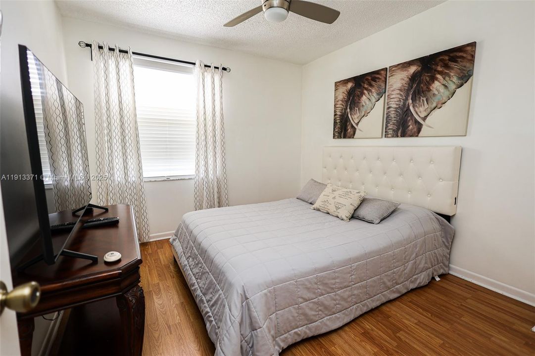 Activo con contrato: $3,700 (3 camas, 2 baños, 1902 Pies cuadrados)